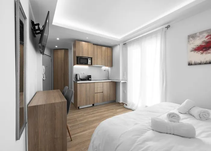 Penthouse Level 9, Nilie Hospitality Mgmt *
